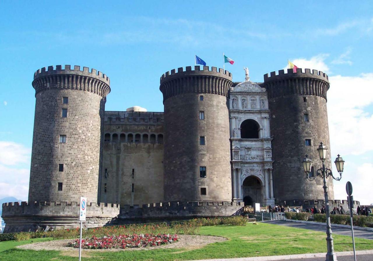 Le Torri Aragonesi 3* Naples